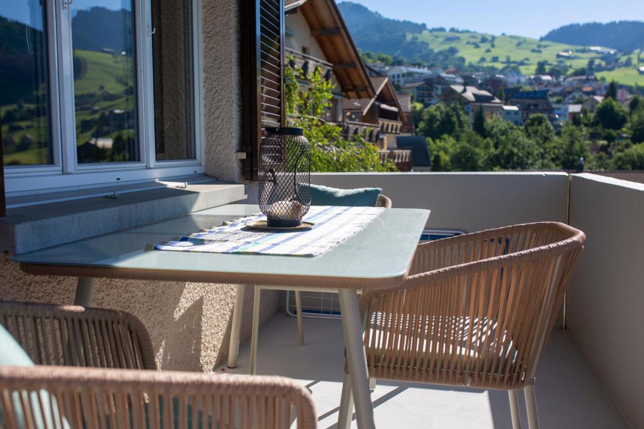 Traumhafte Sonnenresidenz mit Berg- und Seeblick Amden Exterior foto